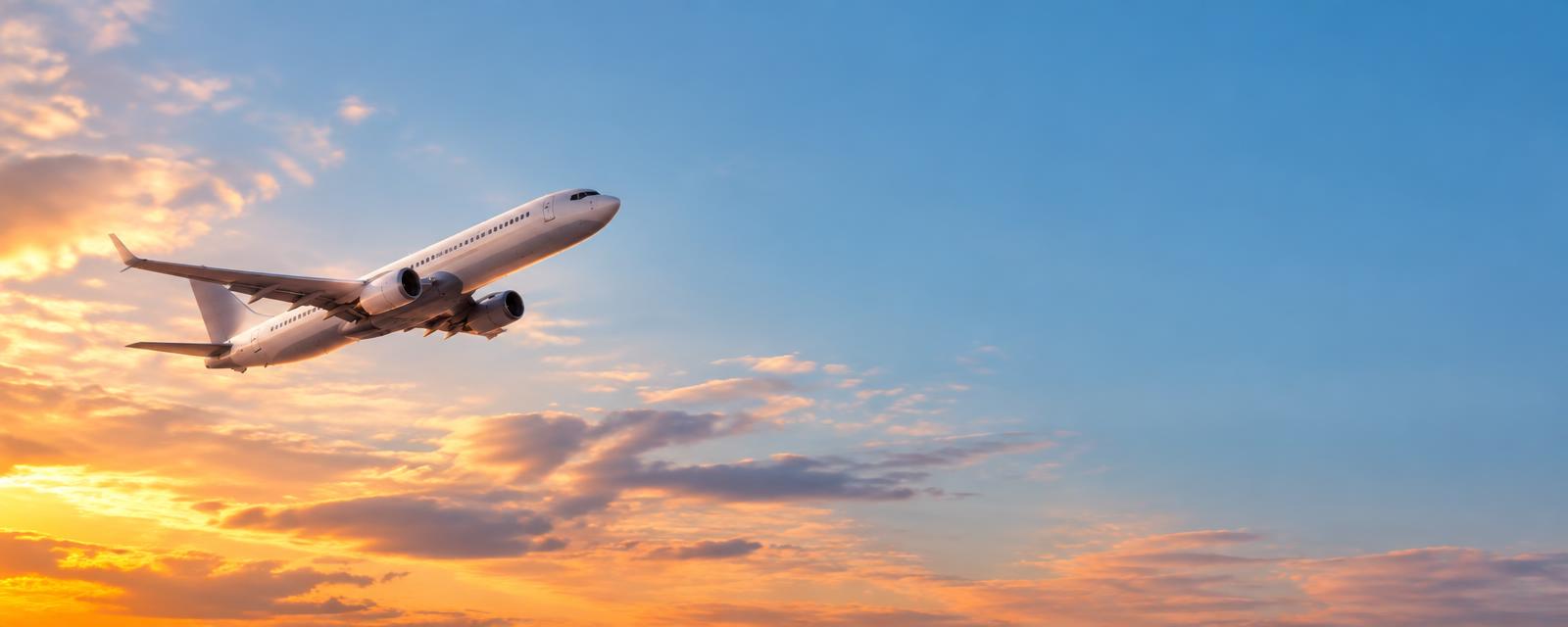 Avión de carga en vuelo